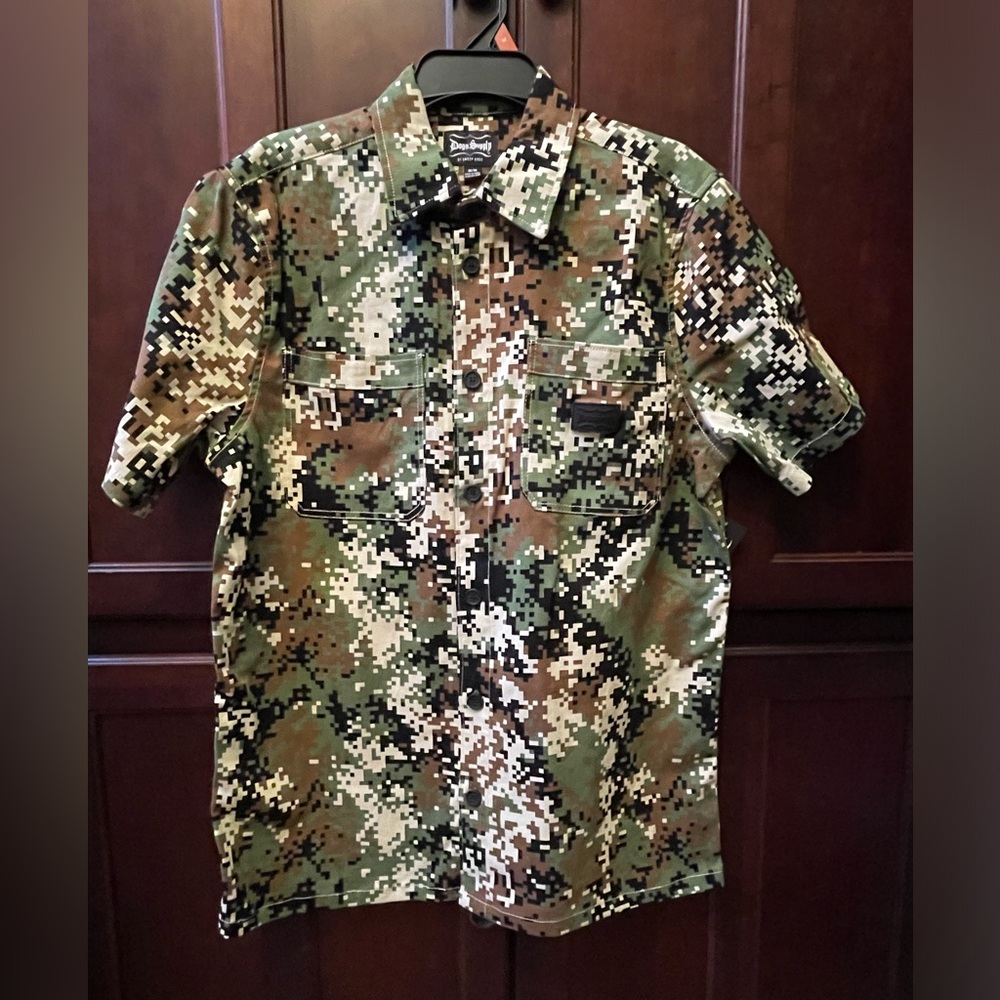 Dogg Supply button shirt woven. Medium- Work wear army pattern- by Snoop Dog